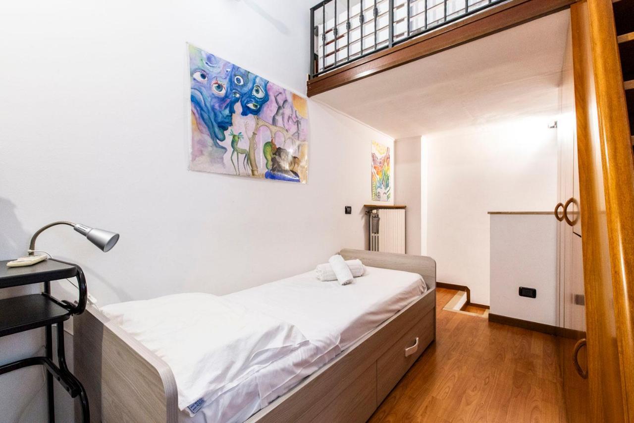 Extensive Terrace Navigli Toy Artistic Apartment Milan Exterior photo